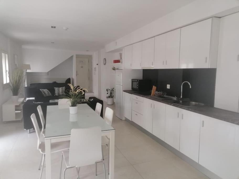 Апартаменти Spacious Loft / Literally At The Foot Of Alhambra Гранада Екстер'єр фото